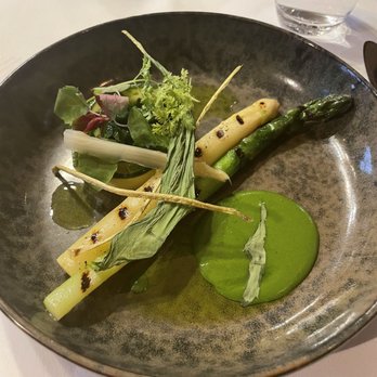 Patrick Devos - Grilled asparagus with flavors of garlic - Vegetarian Near Me - Bruges, VWV