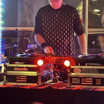 Butler's Easy - DJ - Cocktail Bars Near Me - Phoenix, Arizona