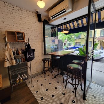 Inès - a view of a kitchen with a table and stools - Coffee & Tea Near Me - New York, New York