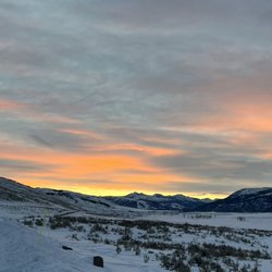 Casanova Guided Tours - Sunrise in Lamar valley