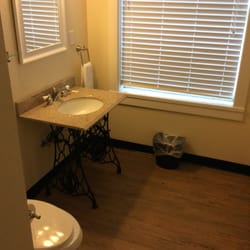 Cariboo Inn - Single bathroom