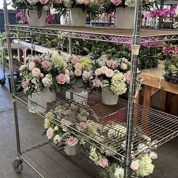 California Flower Wholesale - 2021 Christmas lunch party flowers - Florists Near Me - Westminster, California California Flower Wholesale - 2021 Christmas lunch party flowers - Florists Near Me - Westminster, California