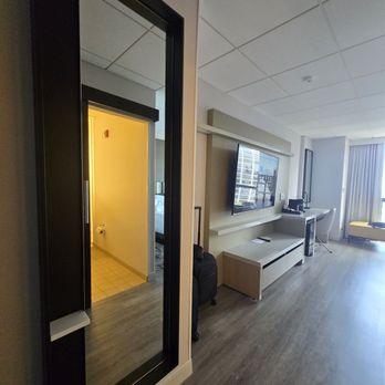 Hyatt Regency Chicago - Hotels Near Me - Chicago, Illinois