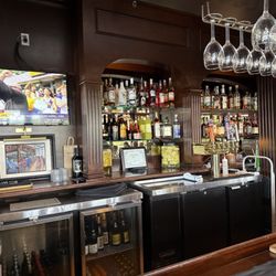 Wally's American Gastropub - Really cool bar!