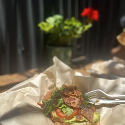 Wigz - Avocado toast with bacon
