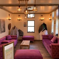 Kind Castle Organic Cannabis Store - Kind Castle's Glenwood Springs dispensary lobby