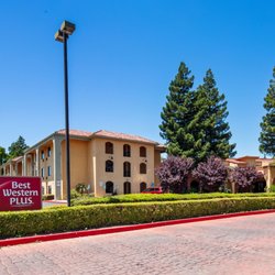 Best Western Plus Heritage Inn - Front Entrance during the day