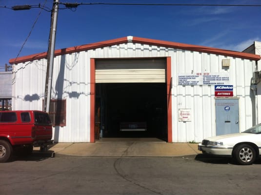 Mon’s Auto Repair shop