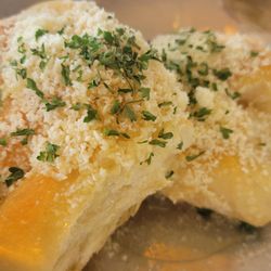 Rubino’s Pizzeria e Ristorante - Garlic rolls