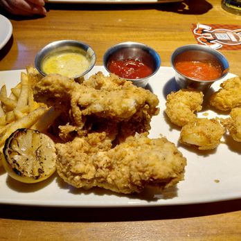 Twin Peaks - Chicken tenders and shrimp - New American Near Me - Phoenix, Arizona Twin Peaks - Chicken tenders and shrimp - New American Near Me - Phoenix, Arizona