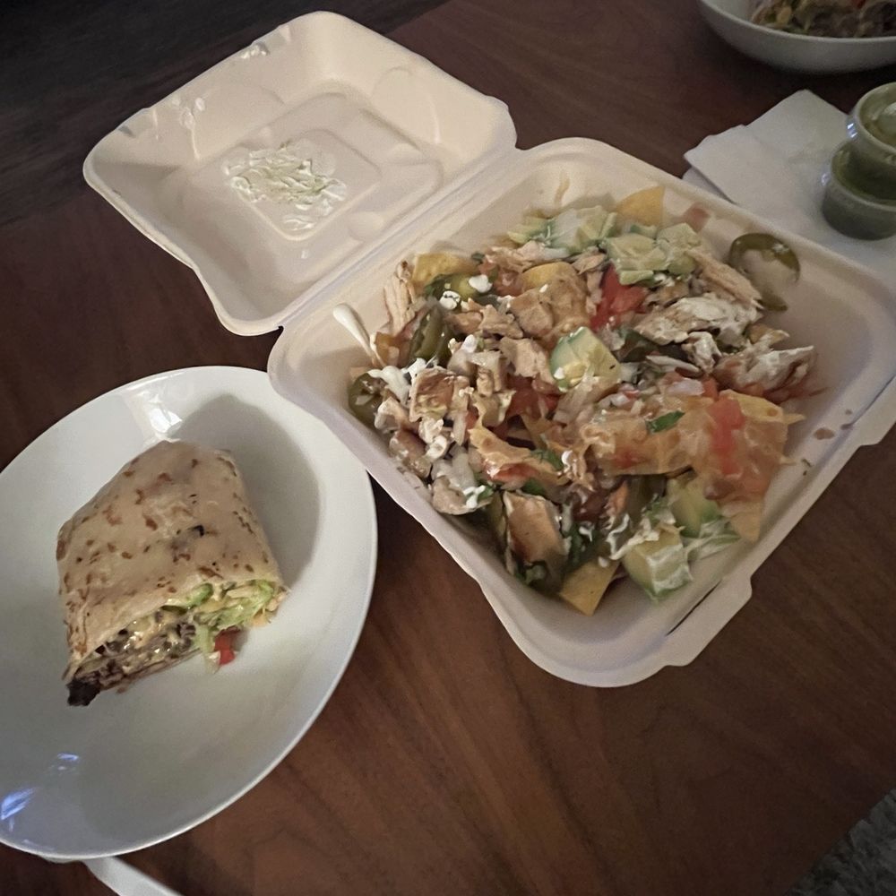 La Tortuga Torteria - California burrito & pollo nachos - Mexican Near Me - Seaside, California La Tortuga Torteria - California burrito & pollo nachos - Mexican Near Me - Seaside, California