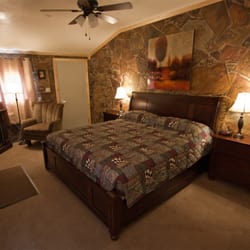 Falls Motel - King Suite - private patio, electric fireplace, large bathroom w/ dbl vanity, flat screen tv, reading chair and more!
