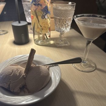Acres Bistro - My cinnamon ice cream was plentiful and delicious! - American Near Me - Rochelle, Illinois