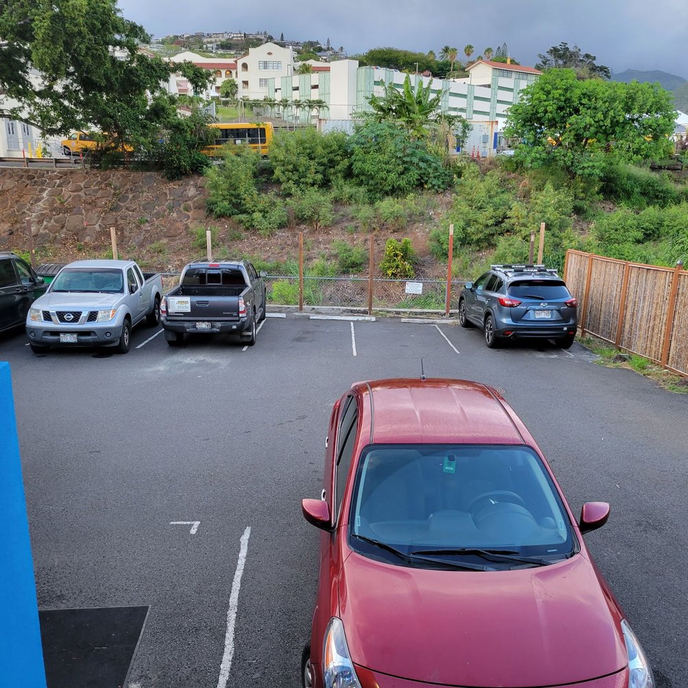 Red Elephant - Parking lot - Thai Near Me - Honolulu, Hawaii
