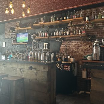 Notch Eight Craft House - Cocktail Bars Near Me - Jim Thorpe, Pennsylvania