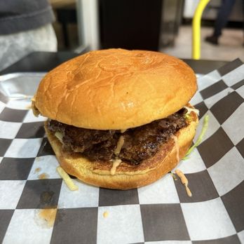 Between Two Buns - Single smash burger - Burgers Near Me - Miami, Florida
