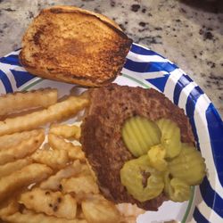 Ye Ole Fashioned Ice Cream & Sandwich Cafe - If thus is what a burger all the way is, then I don't want it!!!