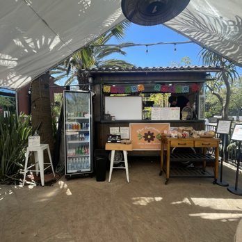 Flor Hermosa - The coffee stand - Coffee & Tea Near Me - Richmond, California