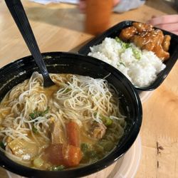 Hap Restaurant - Chicken curry and chicken rice bowl
