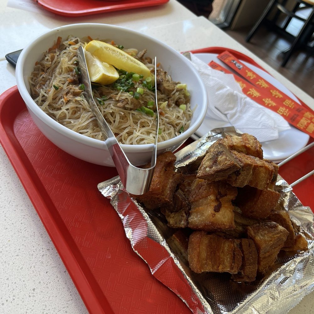 Pancit, lechon Pancit, lechon