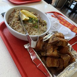 Pancit, lechon