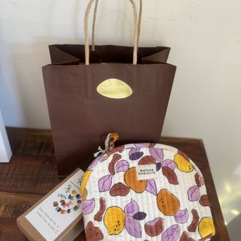 Petite Pebbles- Pasadena - Make up bag, gift - Toy Stores Near Me - Pasadena, California