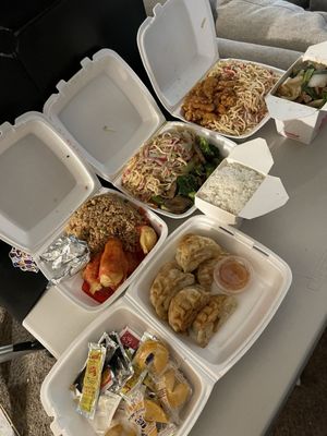 Lee's Chinese Kitchen by null