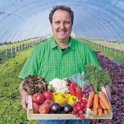 Bio-Gärtnerei Schmälzle - Georg Schmälzle mit seinen Produkten