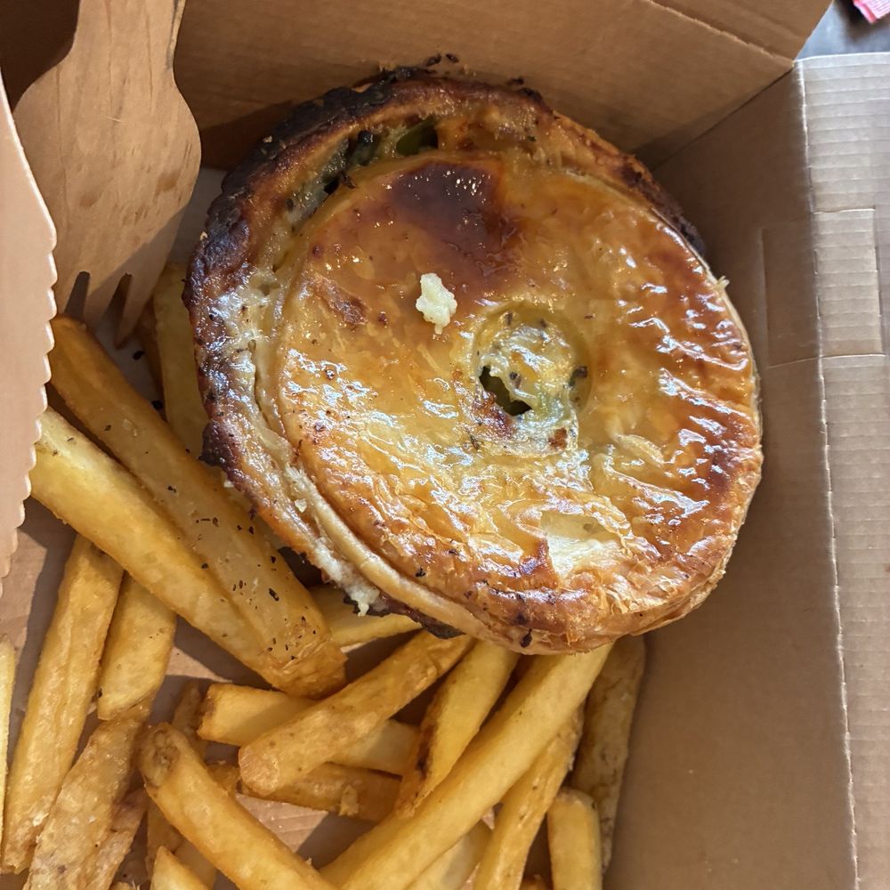 Mhor Bread - Steak pie with chips - Coffee & Tea Near Me - Callander, STG Mhor Bread - Steak pie with chips - Coffee & Tea Near Me - Callander, STG