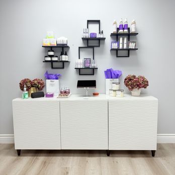 Skin Serviss - Front reception retail area - Skin Care Near Me - Sherman Oaks, California Skin Serviss - Front reception retail area - Skin Care Near Me - Sherman Oaks, California