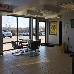 Heartland Chrysler Dodge Jeep Ram - Customer Waiting area