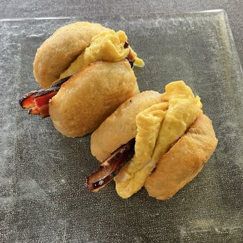 La Maison Cafe - Breakfast sandwich with bacon - Breakfast & Brunch Near Me - Newport, Oregon