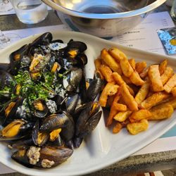 Cristal kfe - Mussels with fries