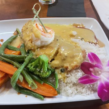 Sur at The Barnyard - Macadamia Nut Crusted Sea Bass (I could seriously chug the pineapple beurre blanc) - New American Near Me - Carmel, California Sur at The Barnyard - Macadamia Nut Crusted Sea Bass (I could seriously chug the pineapple beurre blanc) - New American Near Me - Carmel, California