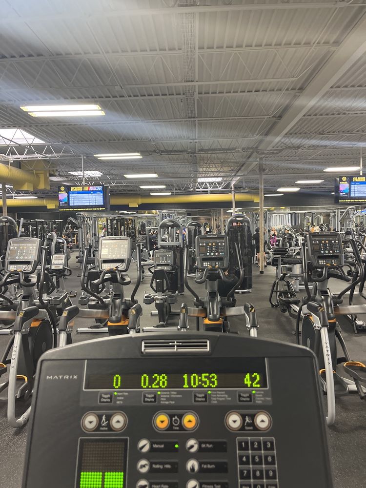 GOLD’S GYM Updated June 2024 37 Photos & 40 Reviews 1224