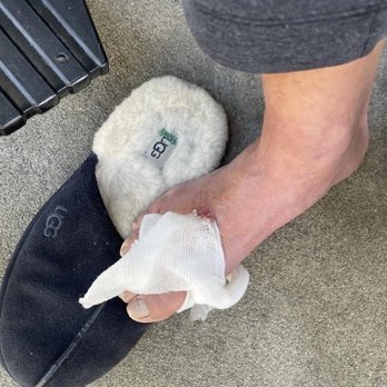 College Vista Post Acute - Our father got hurt with his foot and all they did was put a piece of gauze on top w no cream or antibiotic or ANYTHING. - Skilled Nursing Near Me - Los Angeles, California