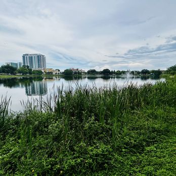 Mirror Lake Park - Parks Near Me - St. Petersburg, Florida Mirror Lake Park - Parks Near Me - St. Petersburg, Florida