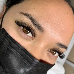 Reflection Beauty Lounge - Hybrid wispy lashes