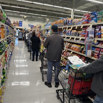 Albertsons - It is 3pm on a Saturday and there are two lanes open (one is the express lane). This is the non express lane. - Grocery Near Me - Tujunga, California
