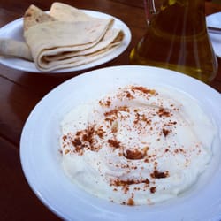 Kebab Salonu - Coalhada e pão fresco de entrada! Maravilhoso!