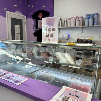 Cravingz - Inside - Ice Cream & Frozen Yogurt Near Me - Redwood City, California Cravingz - Inside - Ice Cream & Frozen Yogurt Near Me - Redwood City, California