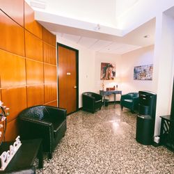Women's Health of Oregon - Waiting area and tea/water station