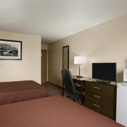 user provided Super 8 by Wyndham Saginaw photo
