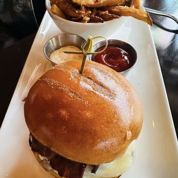 Publick House - BURGER CHEDDAR, CARAMELIZED ONIONS, PH SAUCE,  ADD SMOKED BACON TRUFFLE & PARMESAN FRITES - New American Near Me - Mountainside, New Jersey