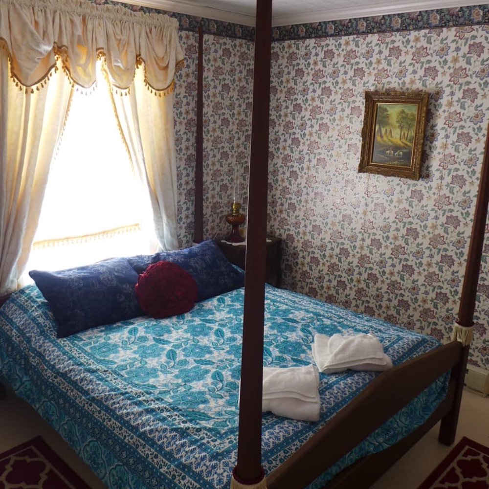 St. George Hotel - Room no. 7 with private ensuite - Hotels Near Me - Barkerville, British Columbia