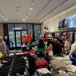 Lululemon Disney Springs - Inside
