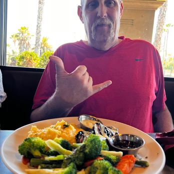 DB Steakhouse - Seared Ahi Tuna! - Sports Bars Near Me - Discovery Bay, California