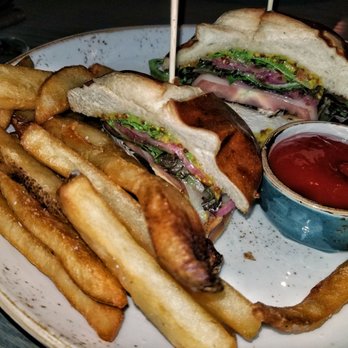 The Franklin Room - Grilled chicken sandwich - American Near Me - Chicago, Illinois The Franklin Room - Grilled chicken sandwich - American Near Me - Chicago, Illinois