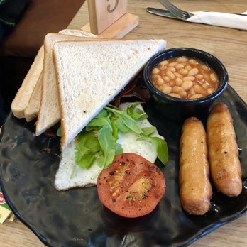 Beanhive - Bacon is hidden from view by the bread, but this is the 6 item Irish breakfast! Plenty enough food for one :) - Coffee & Tea Near Me - Dublin, D