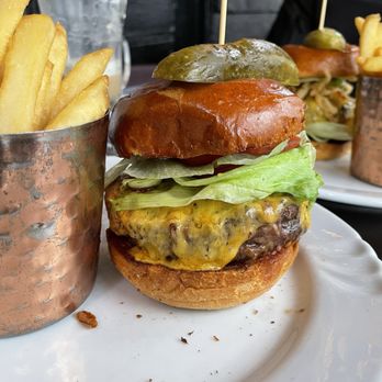 Pete's Tavern - Chargrilled burger - Bars Near Me - New York, New York Pete's Tavern - Chargrilled burger - Bars Near Me - New York, New York